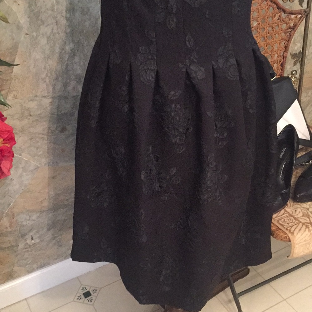 Elle 🌹 stunning Jacquard dress - Picture 2 of 8